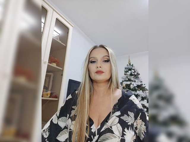 sura97's BongaCams show and profile