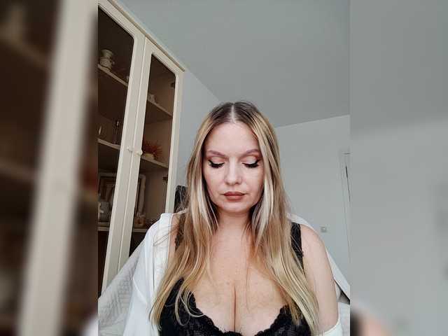 sura97's BongaCams show and profile