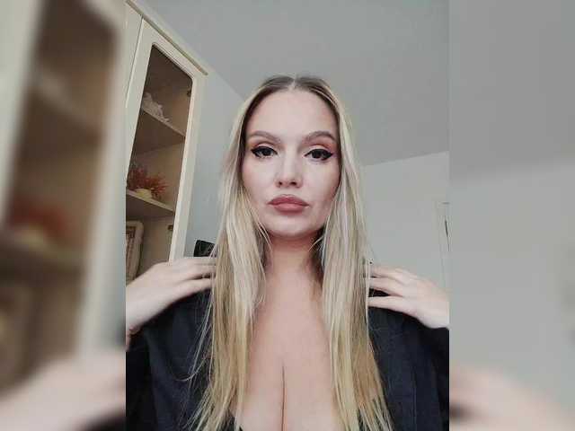 sura97's BongaCams show and profile