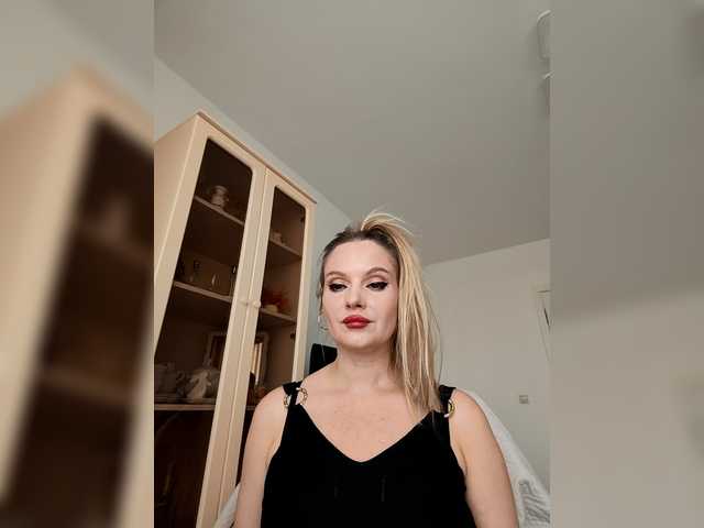 sura97's BongaCams show and profile