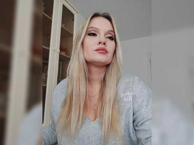 sura97's BongaCams show and profile