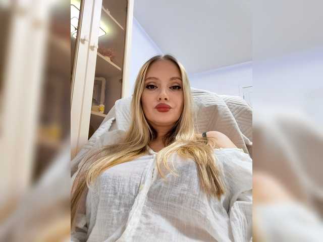 sura97's BongaCams show and profile