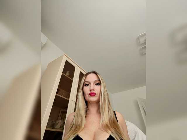 sura97's BongaCams show and profile