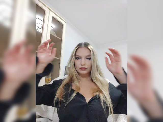 sura97's BongaCams show and profile