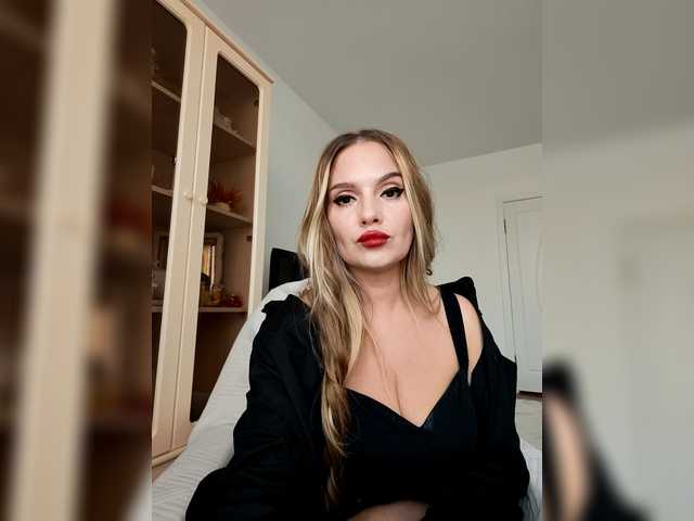 sura97's BongaCams show and profile