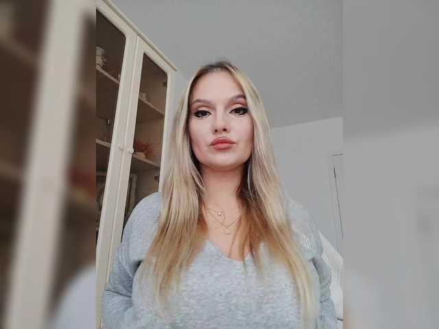 sura97's BongaCams show and profile