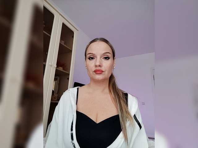 sura97's BongaCams show and profile