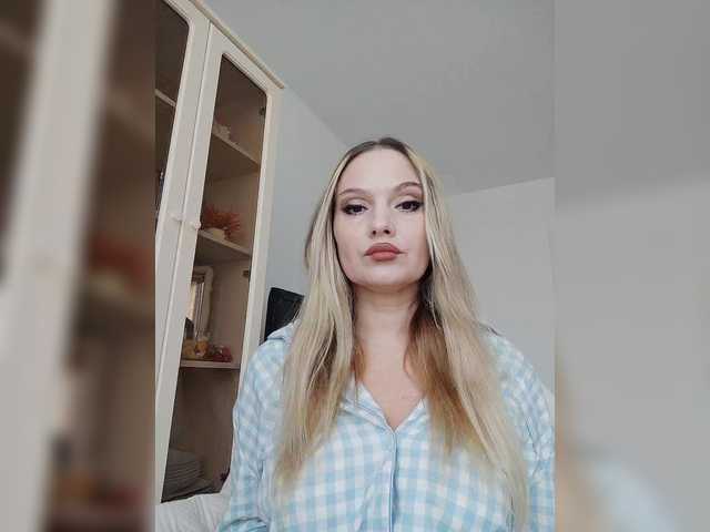 sura97's BongaCams show and profile