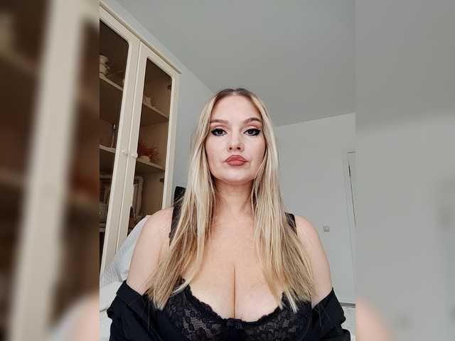 sura97's BongaCams show and profile