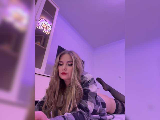 sura97's BongaCams show and profile