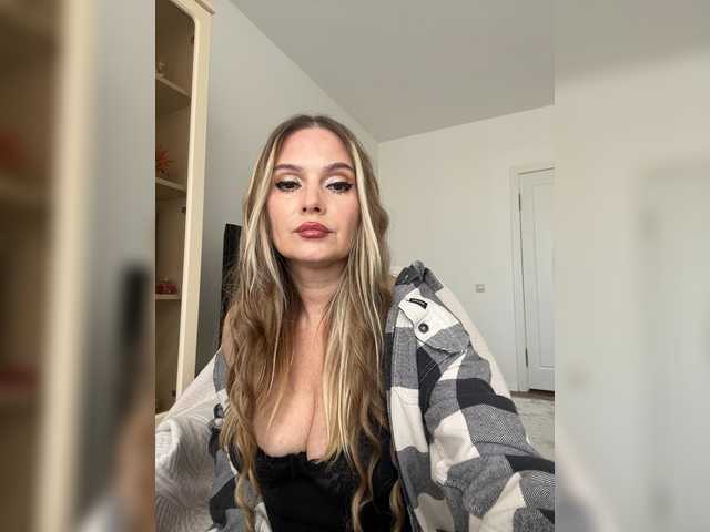 sura97's BongaCams show and profile