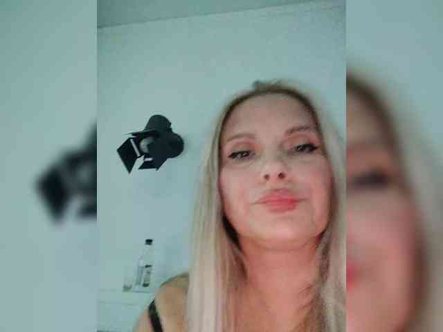 sura97 Live Webcam on BongaCams
