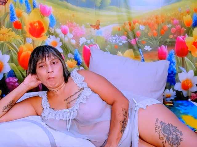 indianroxy's BongaCams show and profile