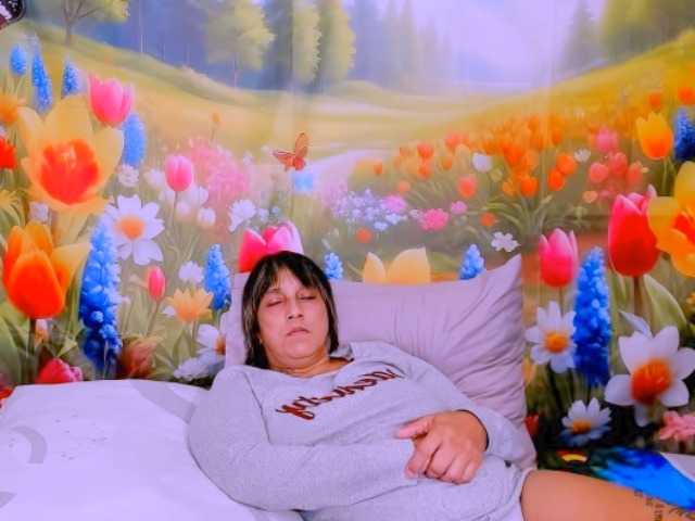 indianroxy's BongaCams show and profile