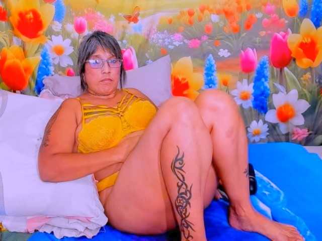 indianroxy's BongaCams show and profile
