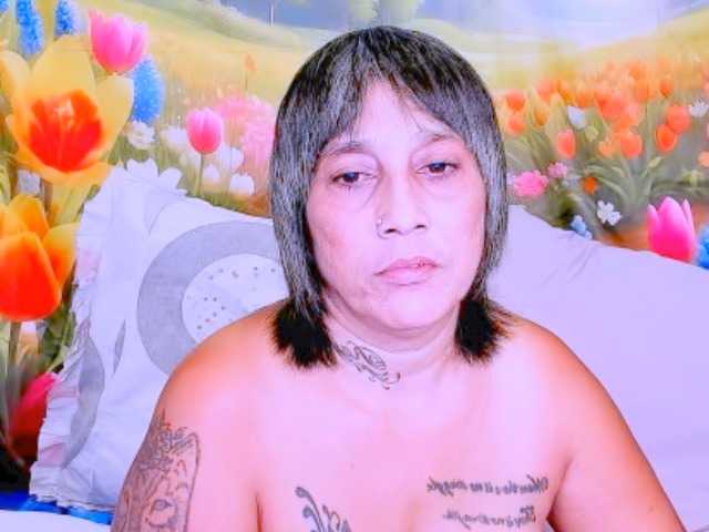 indianroxy's BongaCams show and profile