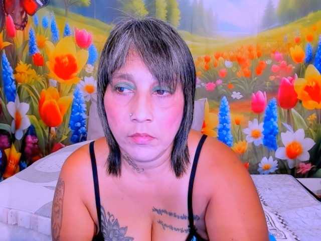 indianroxy's BongaCams show and profile