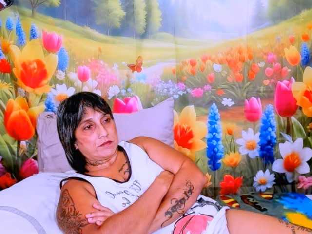 indianroxy from BongaCams