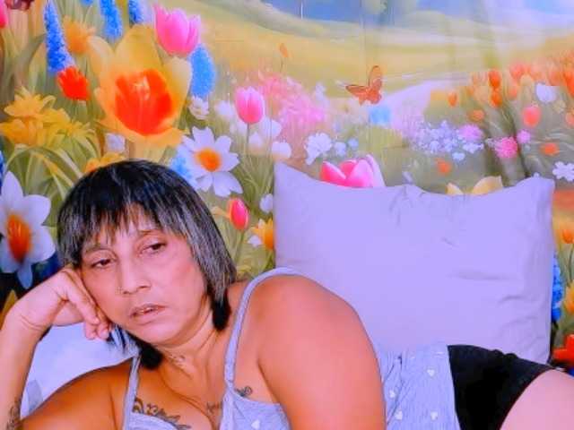 indianroxy's BongaCams show and profile