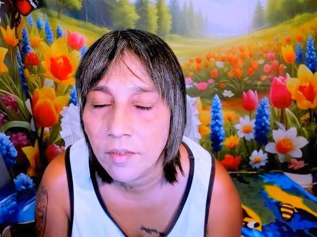 indianroxy from BongaCams