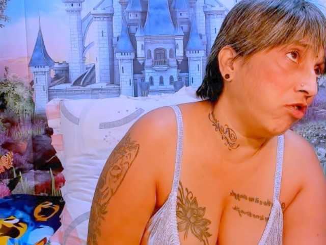 indianroxy webcam