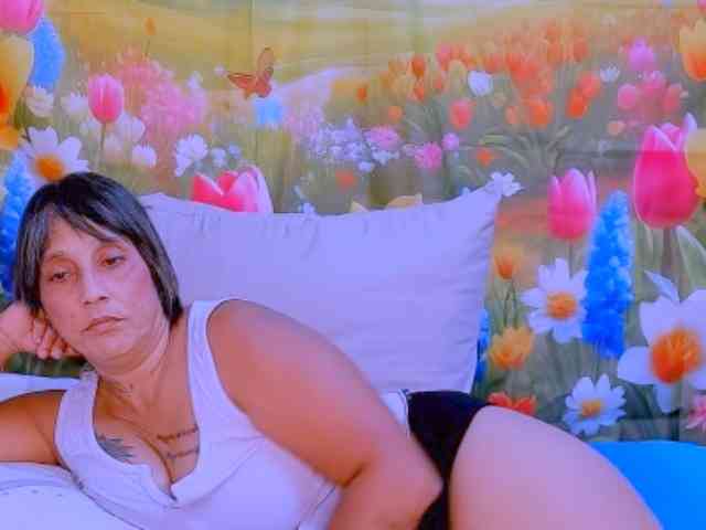 indianroxy Live Webcam on BongaCams