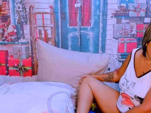 indianroxy Live Webcam on BongaCams