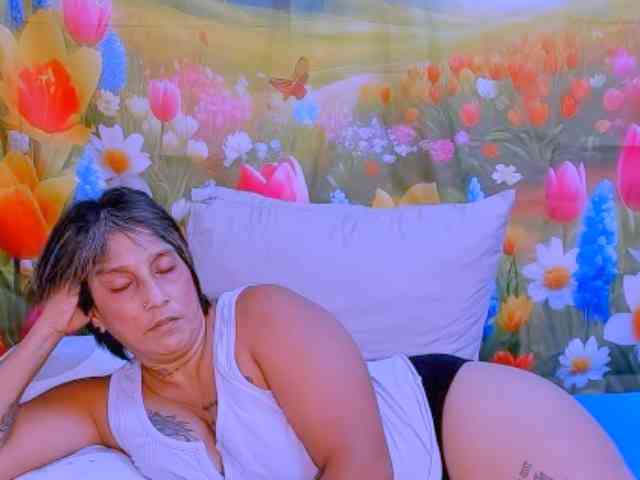 indianroxy webcam