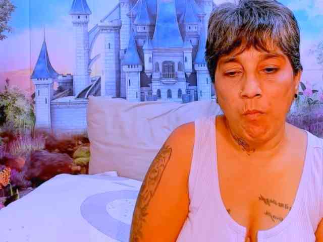 indianroxy webcam