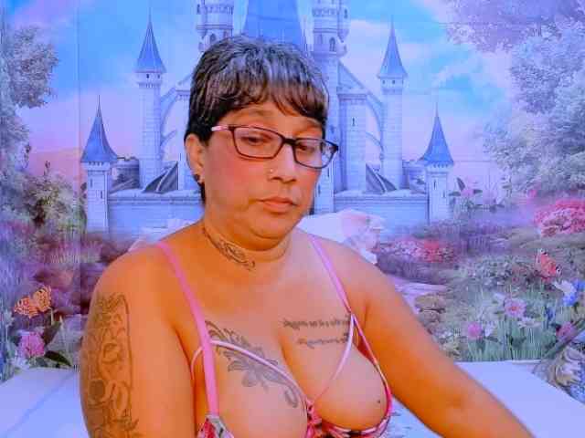 indianroxy webcam