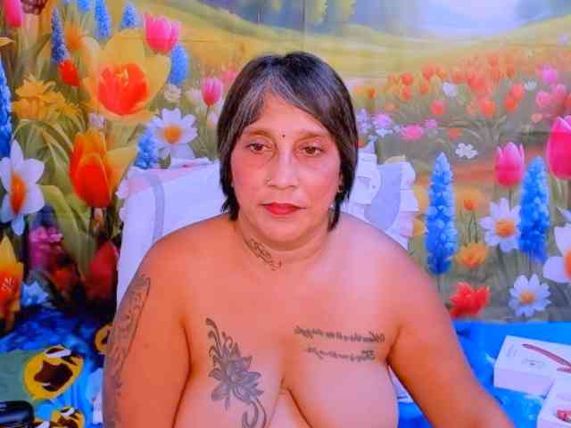 indianroxy Live Webcam on BongaCams