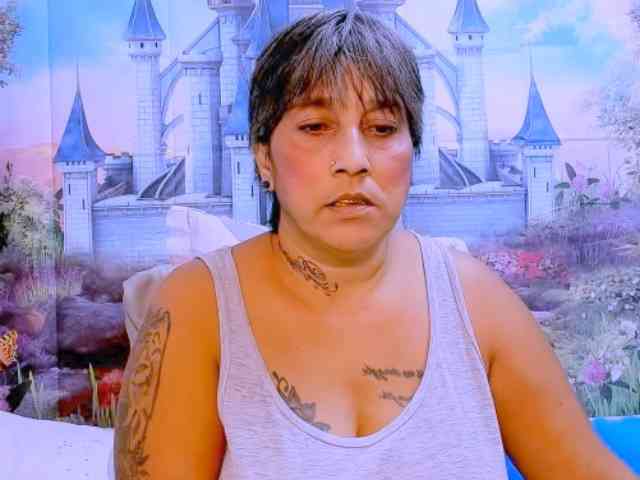 indianroxy webcam