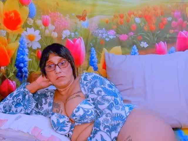 indianroxy webcam