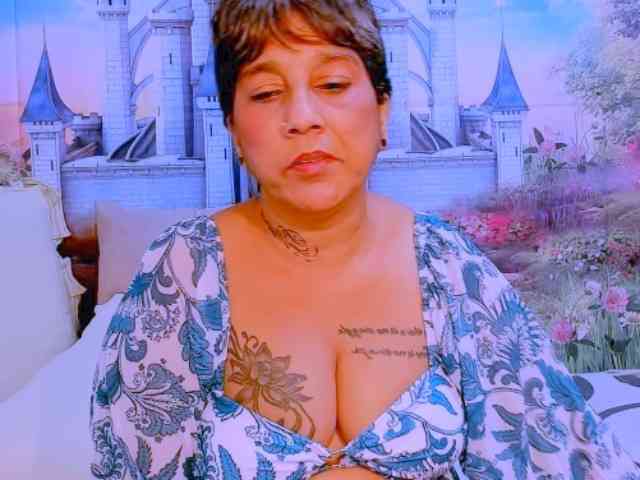 indianroxy webcam