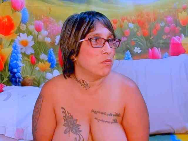 indianroxy webcam