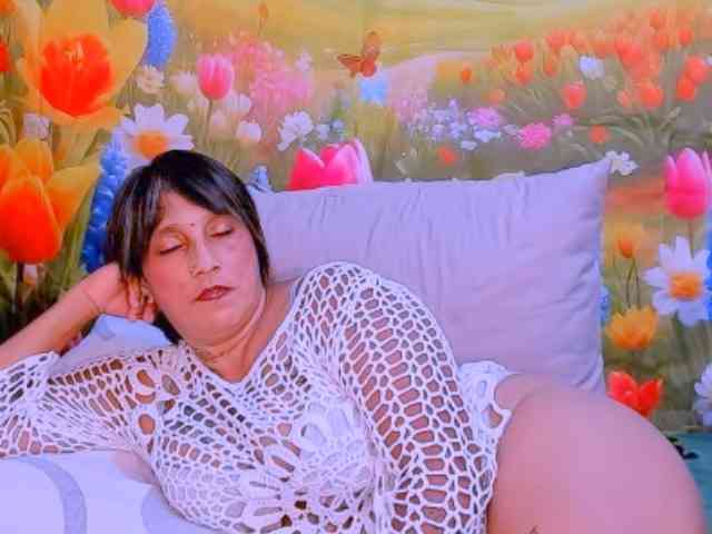 indianroxy webcam