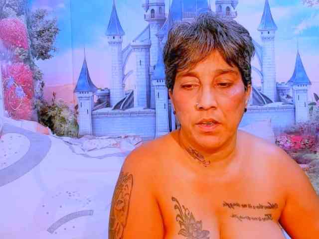 indianroxy webcam