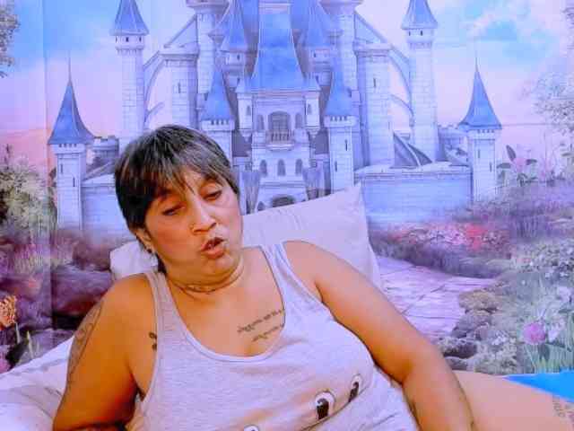 indianroxy webcam