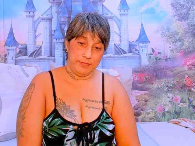indianroxy webcam