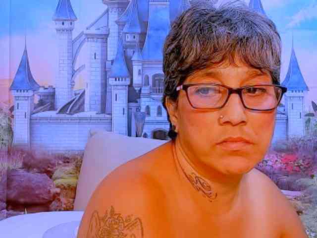 indianroxy webcam
