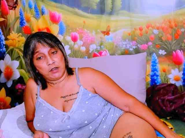 indianroxy webcam