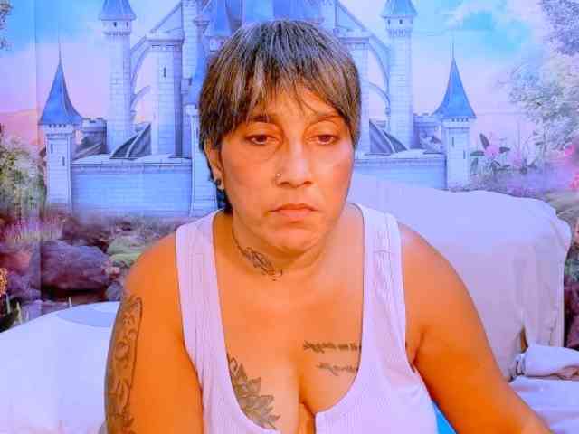 indianroxy webcam