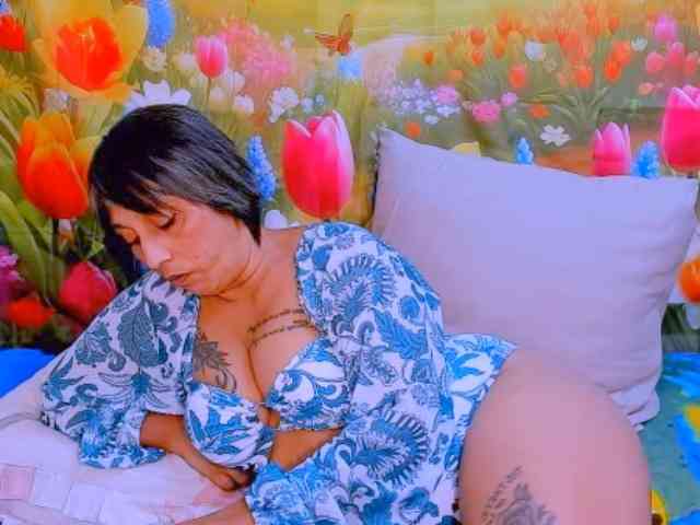 indianroxy webcam