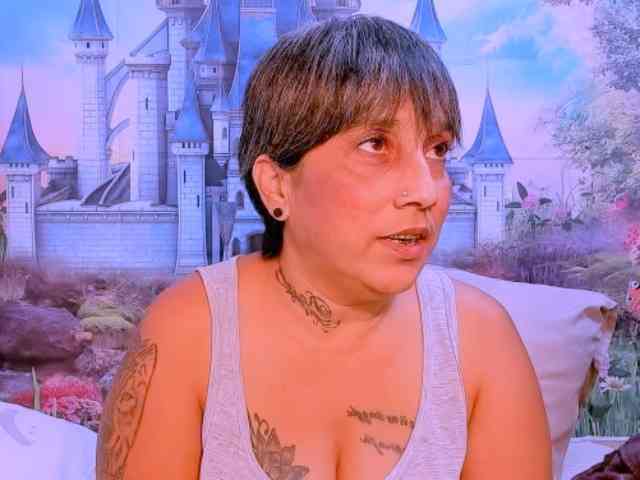 indianroxy webcam
