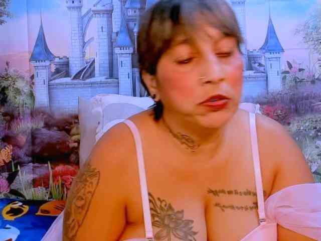 indianroxy webcam