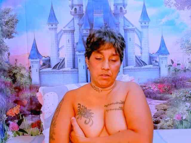 indianroxy webcam