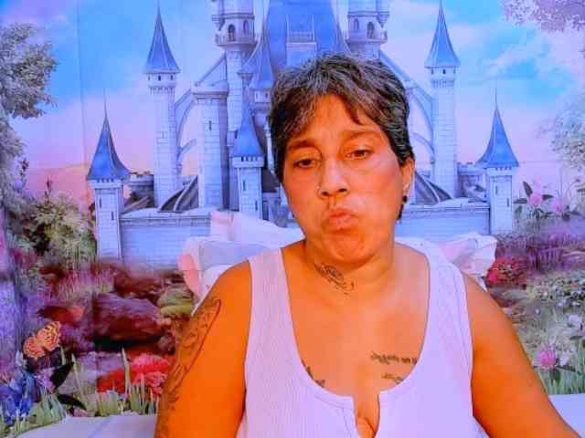 indianroxy webcam