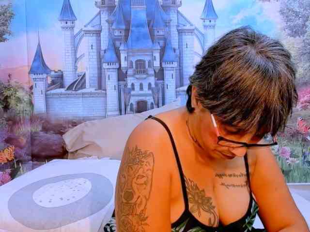 indianroxy webcam