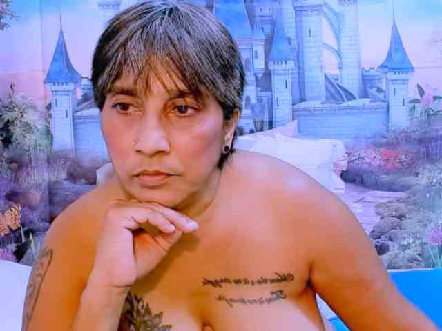 indianroxy webcam