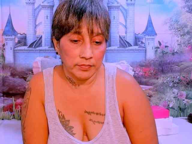 indianroxy webcam